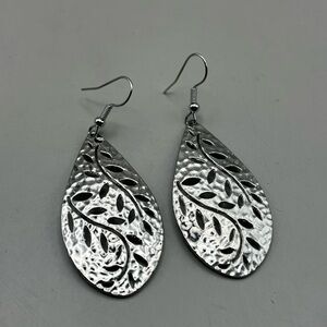 Elegant Silver Hammeted Teardrop Leaf Stayement Earrings